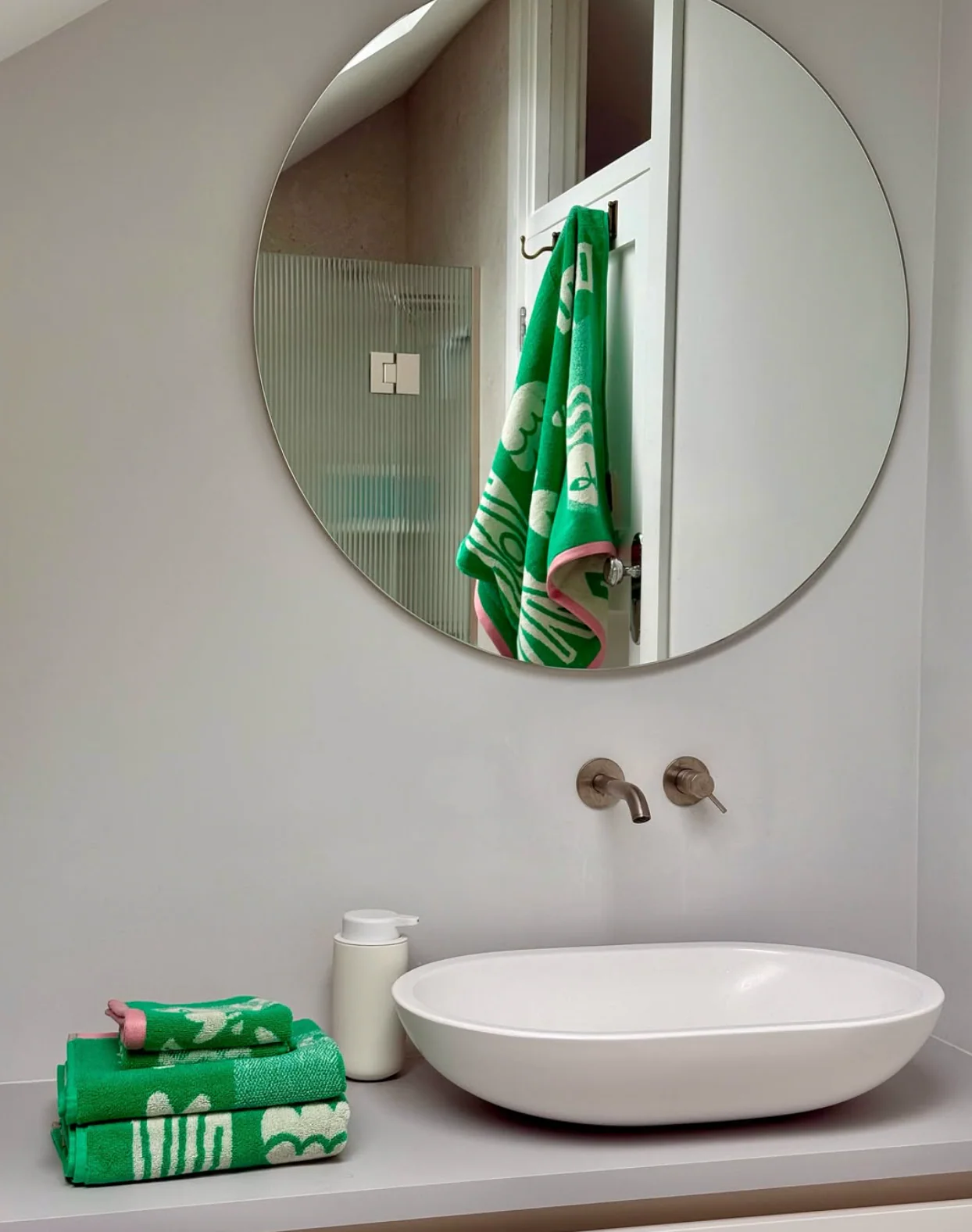 Donna Wilson Birds & Bees Bath Towel - Image 4