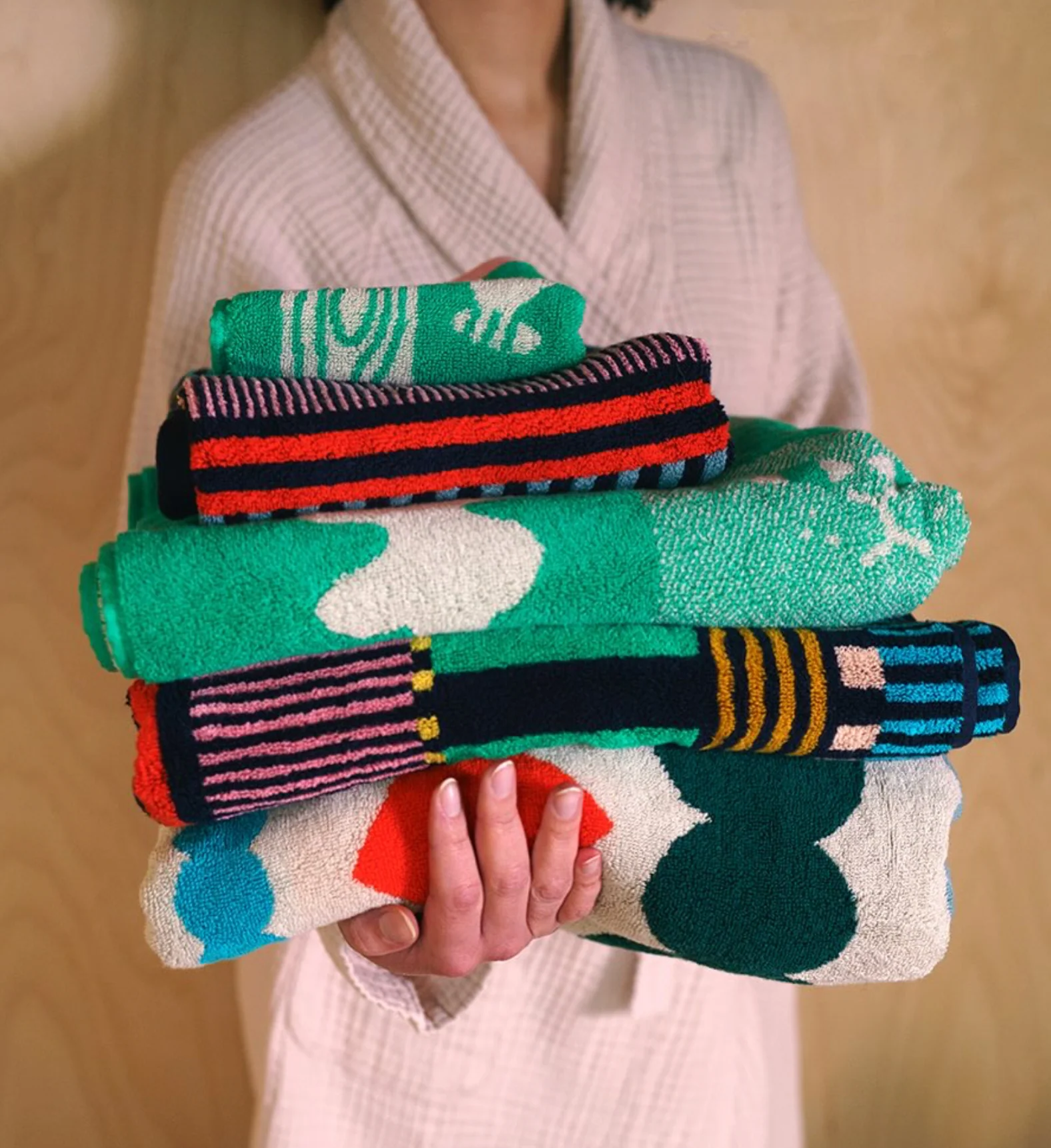 Donna Wilson Birds & Bees Bath Towel - Image 5