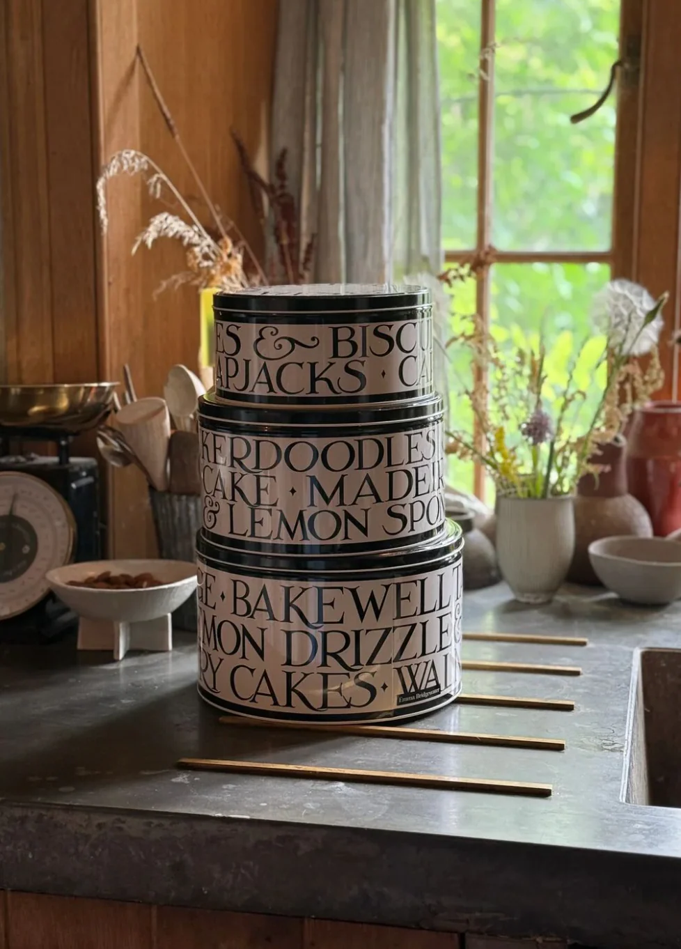 Emma Bridgewater Round Cake Tins, Black Toast (Set Of 3) - Image 3