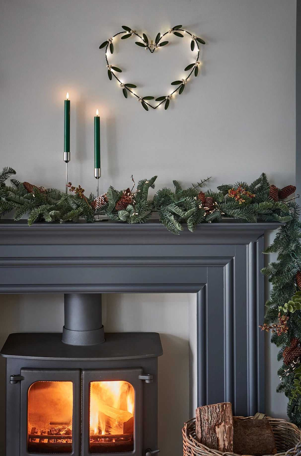 Handmade LED Mistletoe Heart-Shaped Wreath - Image 4