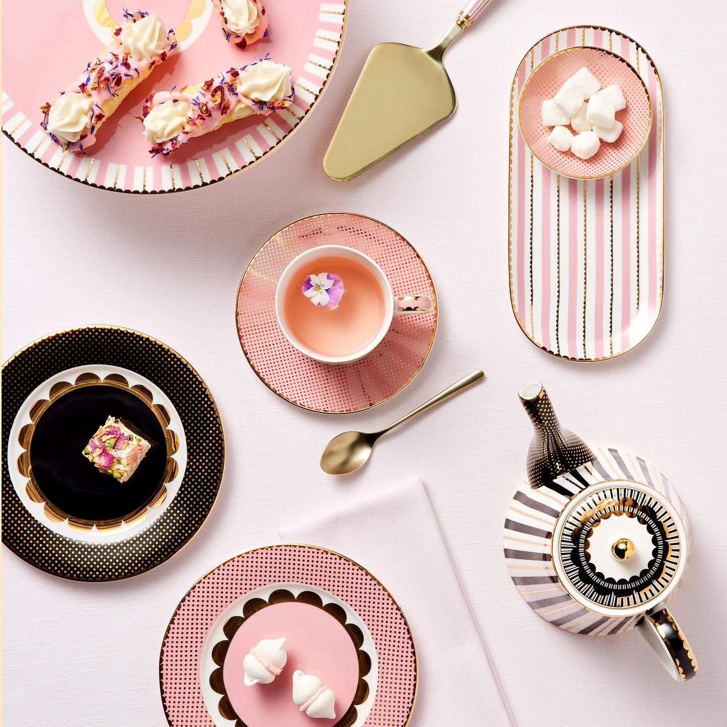 Maxwell & Williams Teas & C's Regency Cake Server, Pink - Image 3