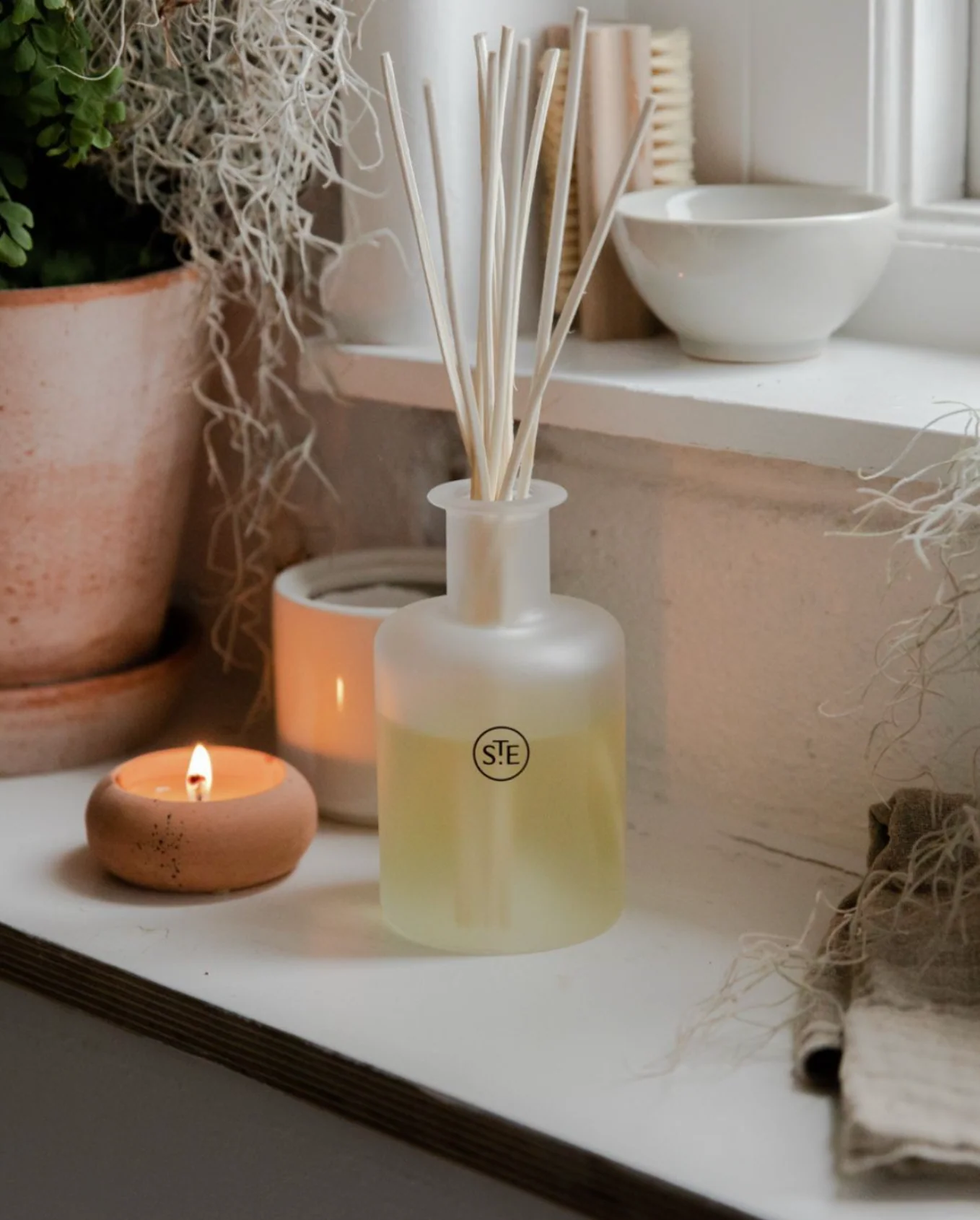 St Eval Reed Diffuser, Orange & Cinnamon - Image 3