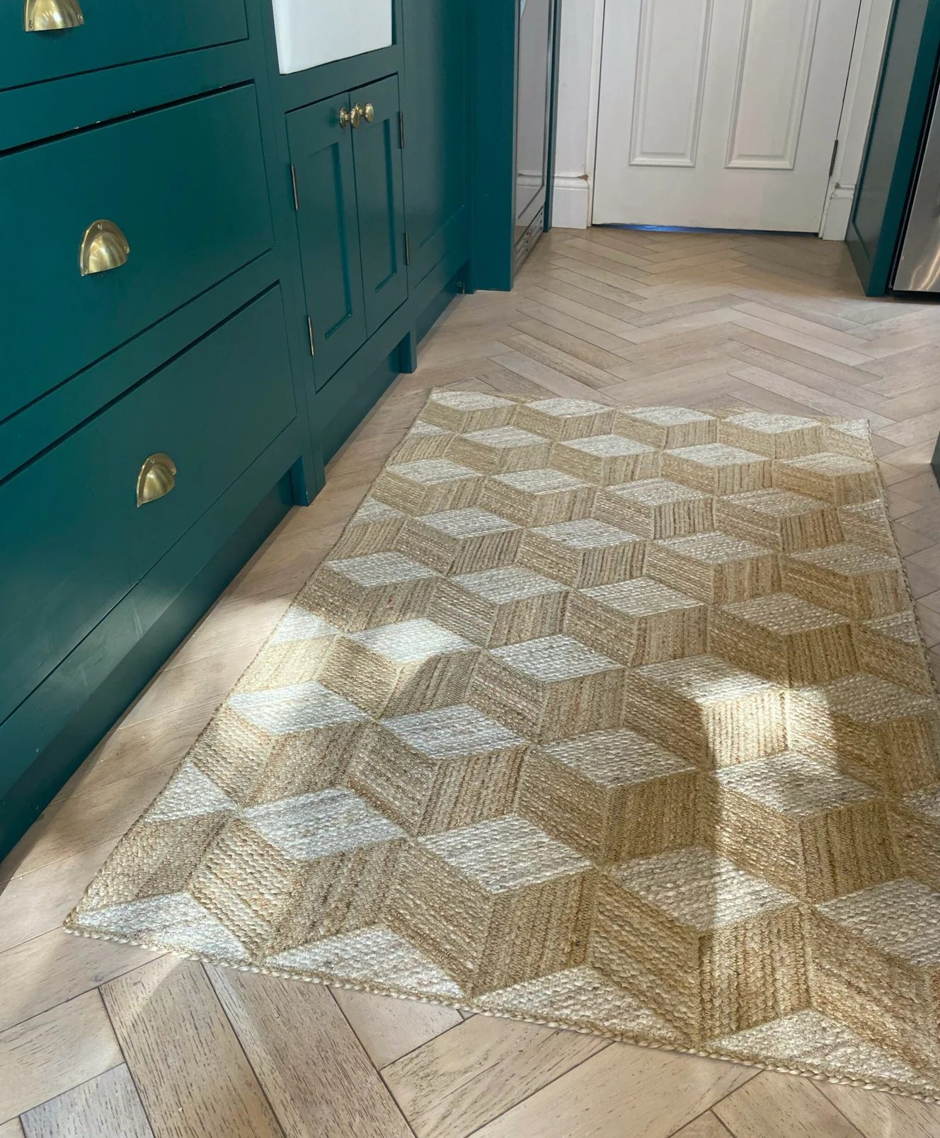 The Braided Rug Company Jute Rug, Tumbling Block - Image 3