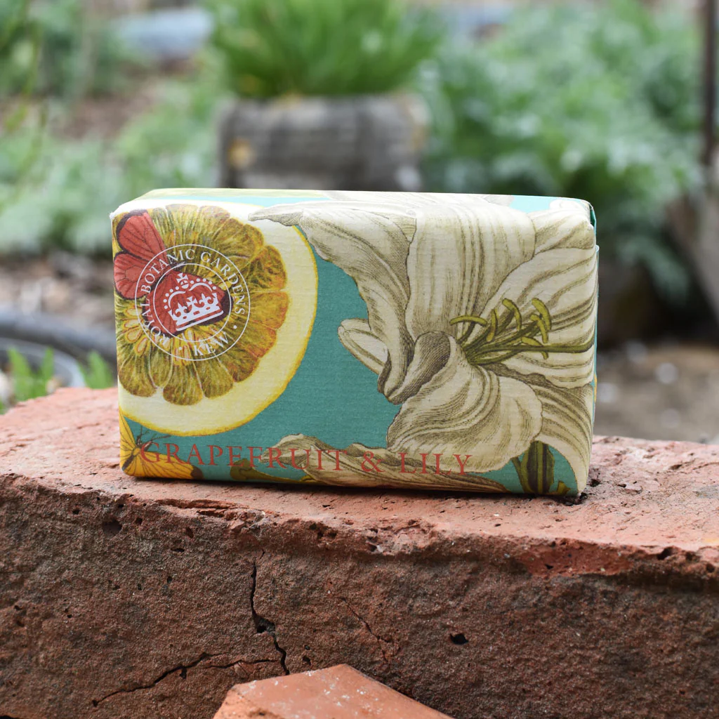 The English Soap Company Kew Gardens, Grapefruit and Lily Soap - Image 4