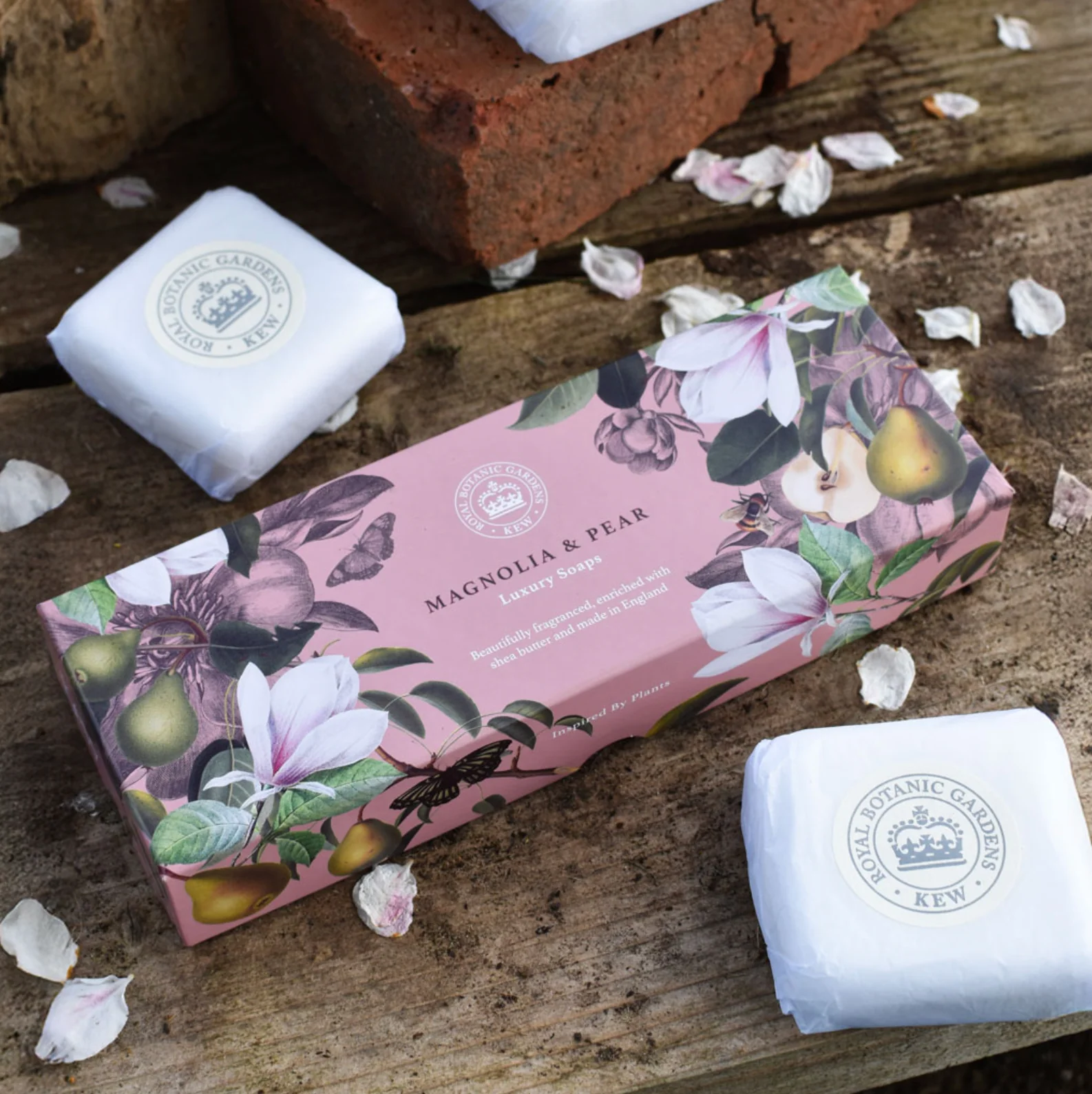 The English Soap Company Kew Gardens, Magnolia & Pear Triple Soap Gift Box - Image 4