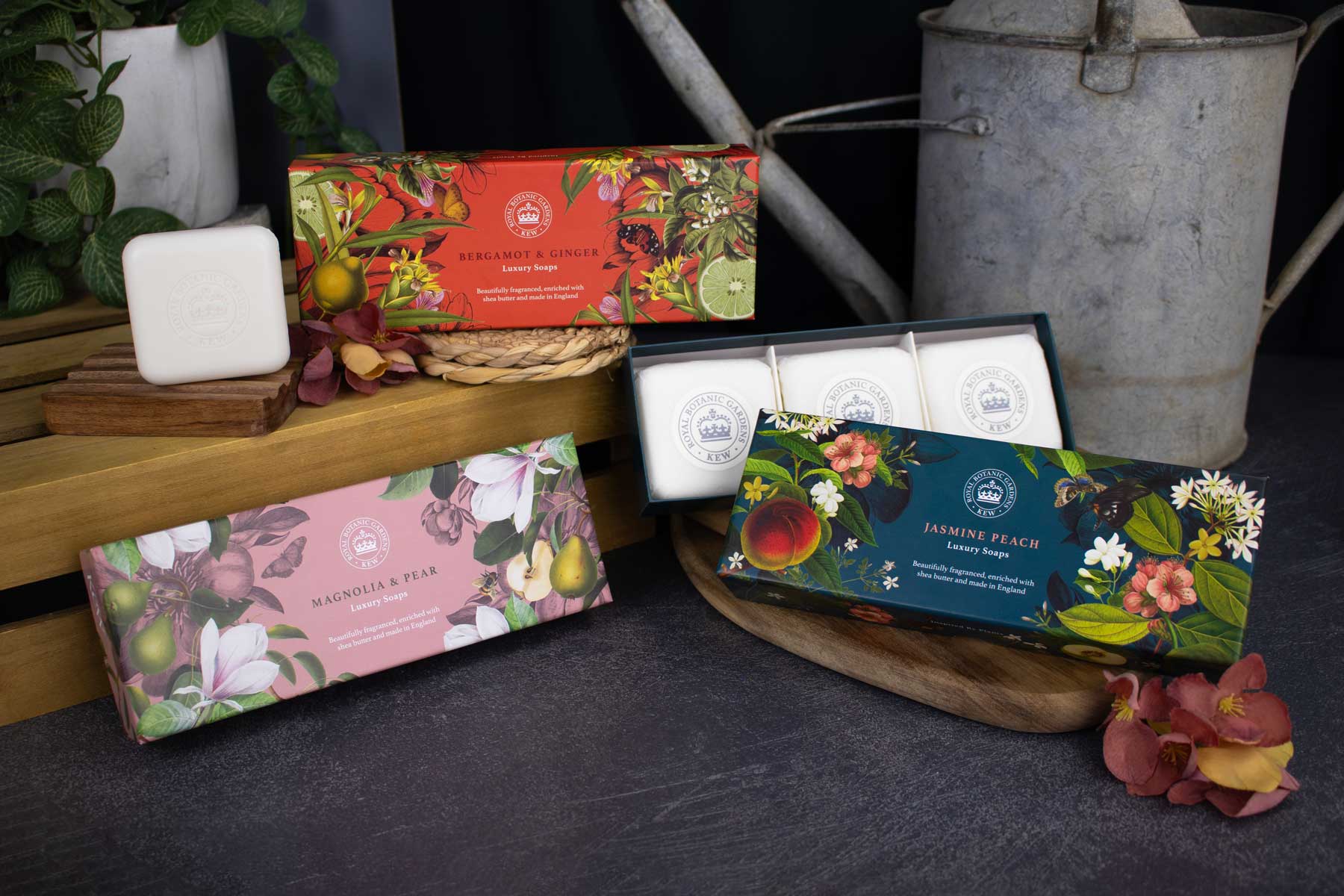 The English Soap Company Kew Gardens, Magnolia & Pear Triple Soap Gift Box - Image 6