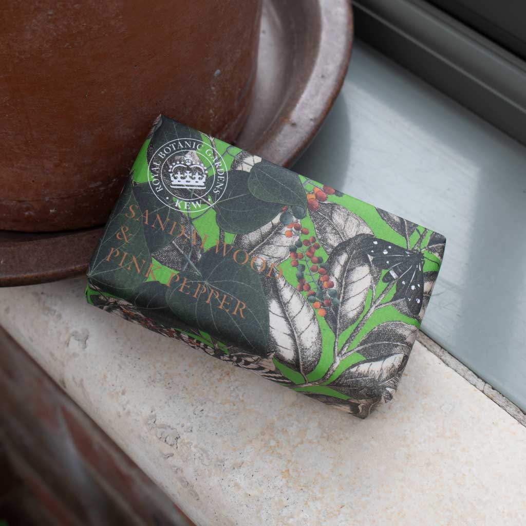 The English Soap Company Kew Gardens, Sandalwood And Pink Pepper Soap - Image 3