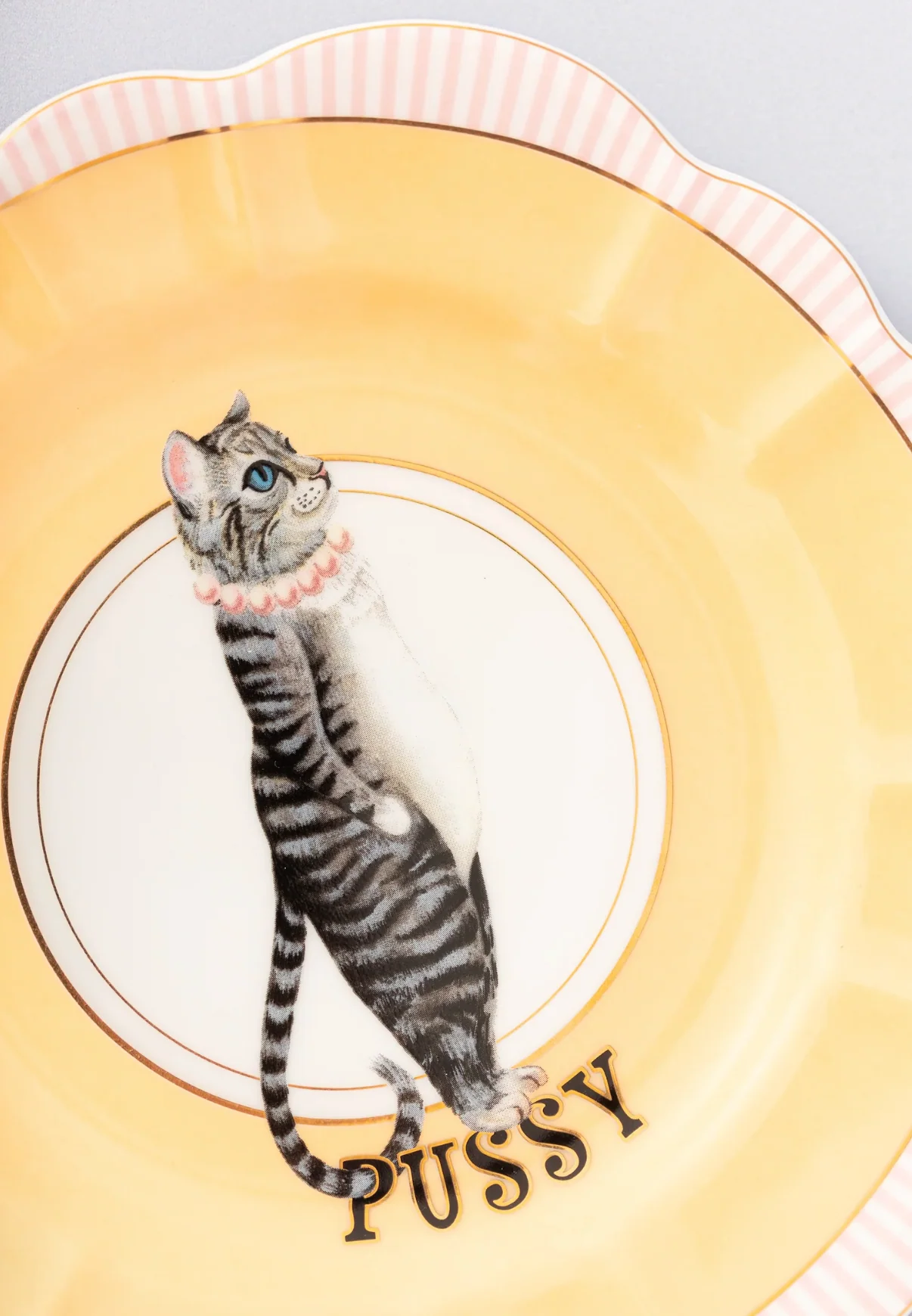 Yvonne Ellen Flower Shaped Sandwich Plate, Pussy Cat - Image 4