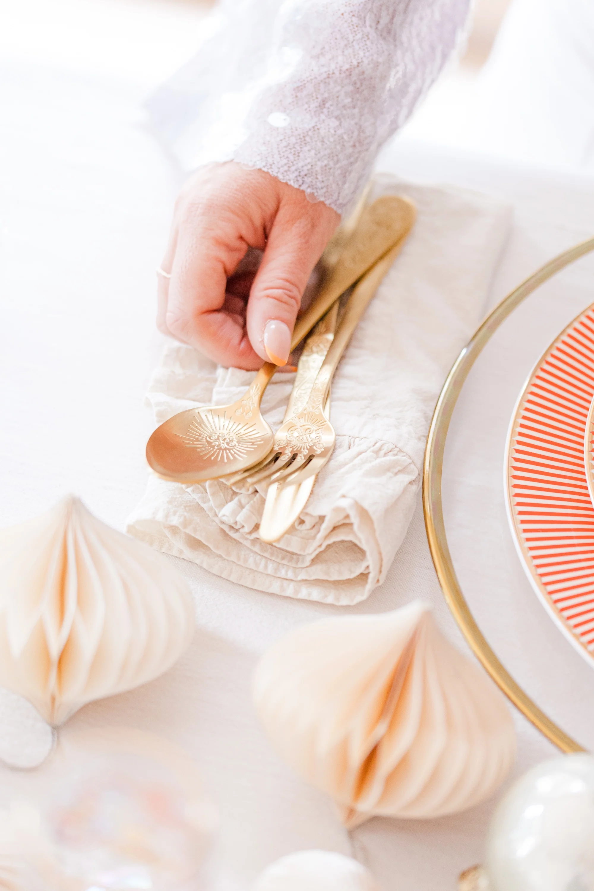 Yvonne Ellen Gold Cutlery Set (16 Pieces) - Image 7